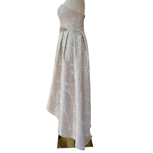 Cache Cream Brocade High-Low Ballgown with Beaded Embellishments Size 0 - Picture 4 of 16